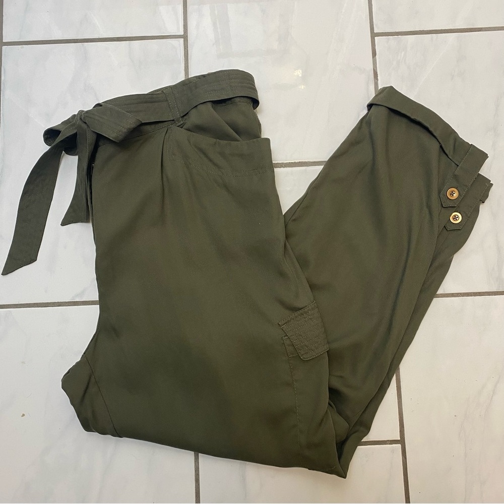 Chico’s army green cargo cuffed cropped belted loose fit pants size 2 12 L